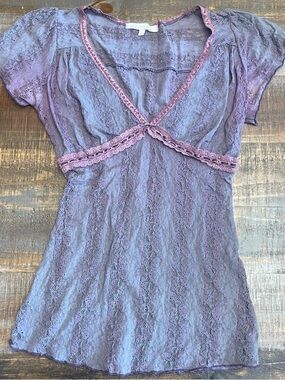 Vintage Y2K Charlotte Russe milkmaid Lavender Lace Short Sleeve V-Neck Top